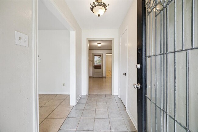 Building Photo - 209 Tallant St