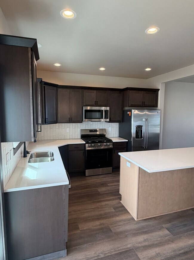 Building Photo - Beautiful & Brand New 4 bd/2.5 ba Home