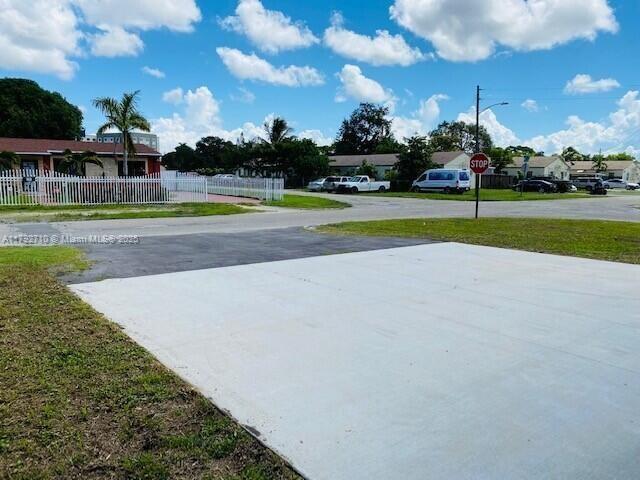 Building Photo - 275 Sabur Ln