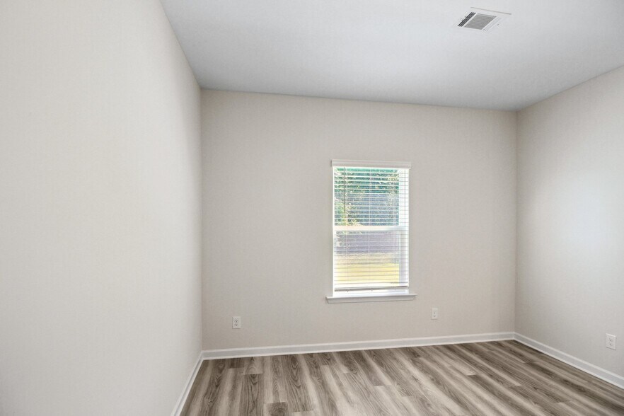 Building Photo - 3220 Azteca Way