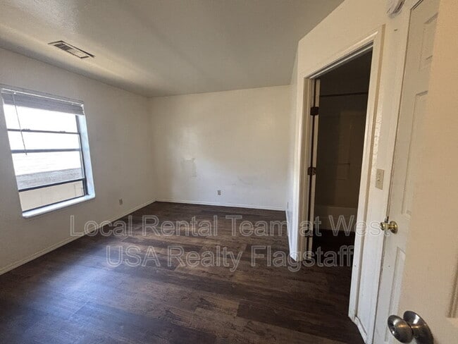 Building Photo - 625 S Fountaine St