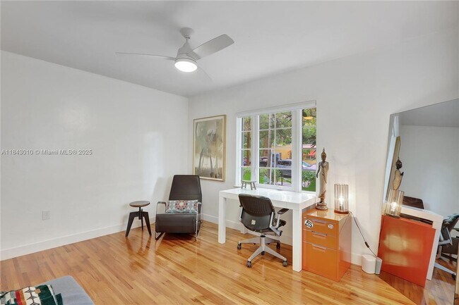 Building Photo - 842 NW 9th Ct