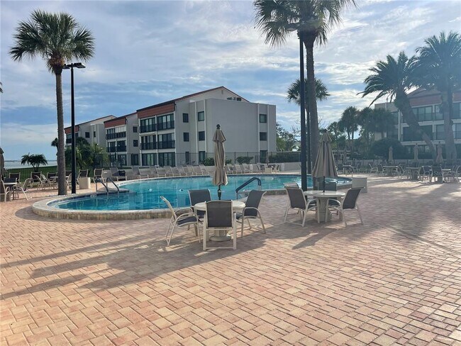 Building Photo - 851 Bayway Blvd