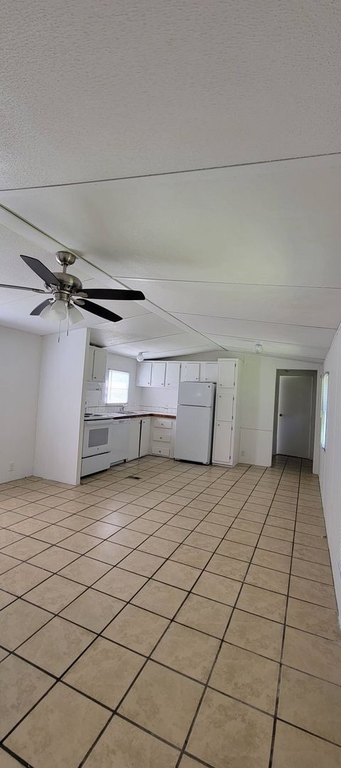 Building Photo - Ready to Move in