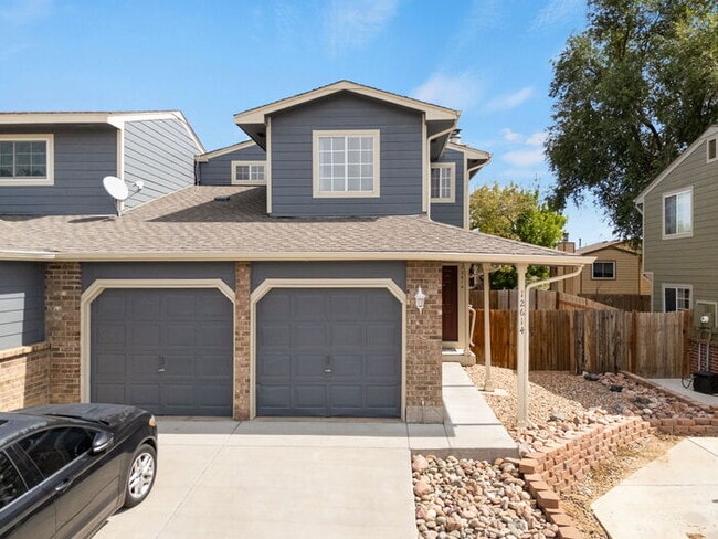 Building Photo - Clean, Bright 3 Bedroom with large yard an...