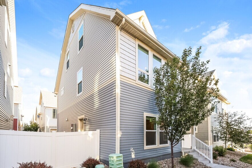 Building Photo - 18607 E 47th Pl
