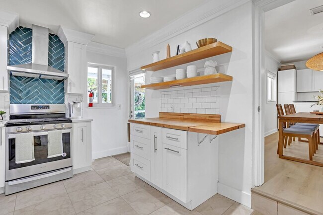 Building Photo - 571 Lee Dr