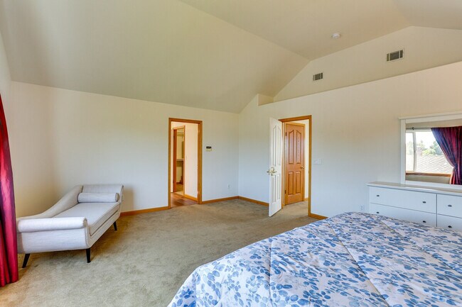 Building Photo - 5370 Bay Pointe Ct