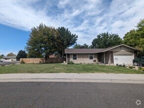 Building Photo - 3 Bedroom on the north side of Twin Falls