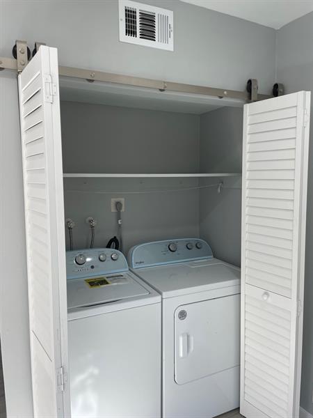 Building Photo - 156 NE 20th Ct