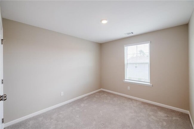 Building Photo - 2088 Nuthatch Dr