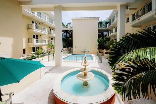 Great pool/lounge area for limited residents - 243 Meridian Ave