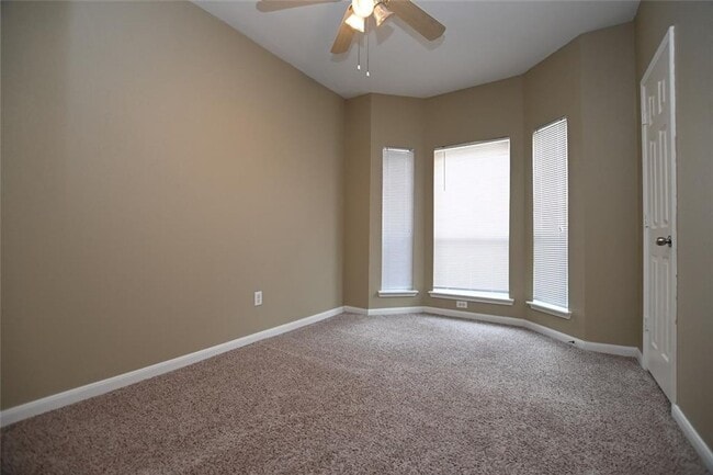 Building Photo - Beautifully Updated 2-Bedroom, 1-Bath Condo!