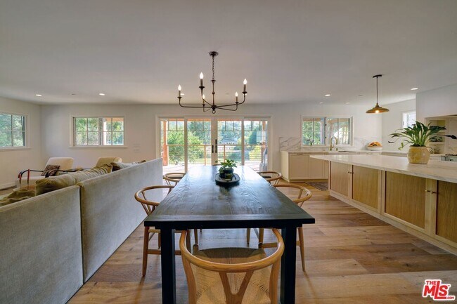 Building Photo - 2310 Laguna Cir Dr