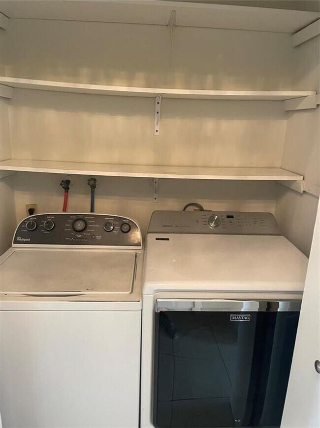 Building Photo - 5420-5422 SW 25th Ave