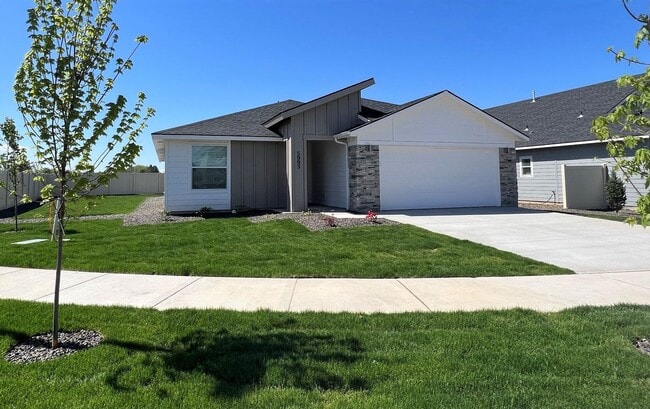 Primary Photo - Newer 3 bed 2 bath with a home office just...