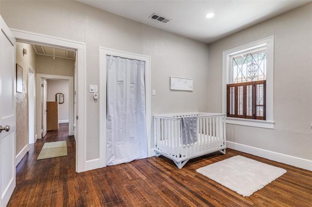 Building Photo - 2230 Mistletoe Ave