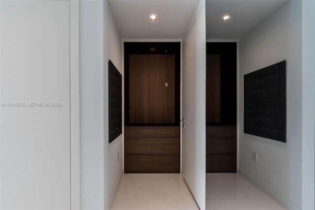 Building Photo - 300 Biscayne Blvd Way