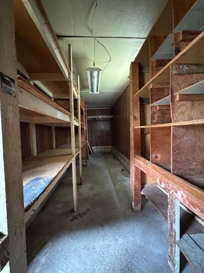 Building Photo - 709 Luther Dr