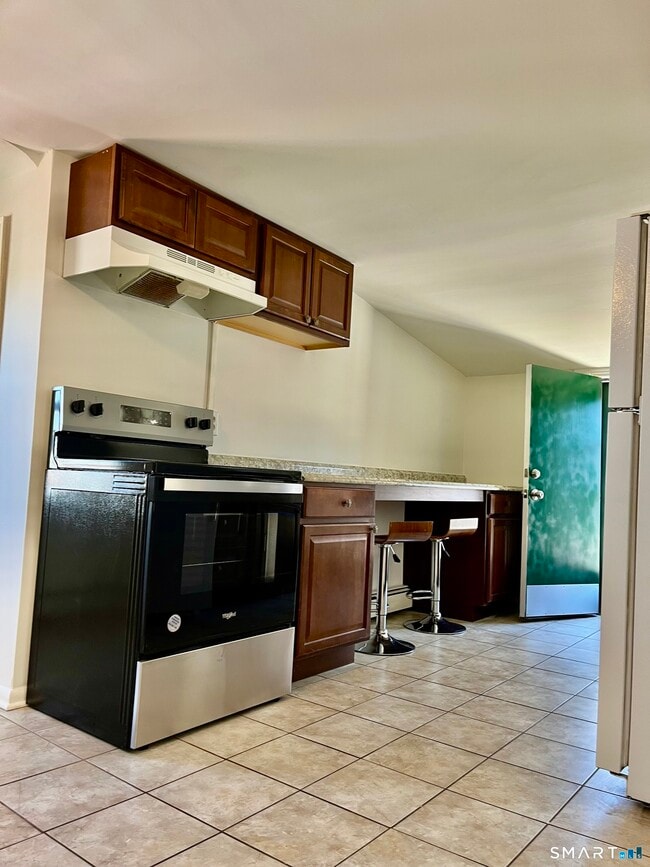 Building Photo - 657 Naugatuck Ave