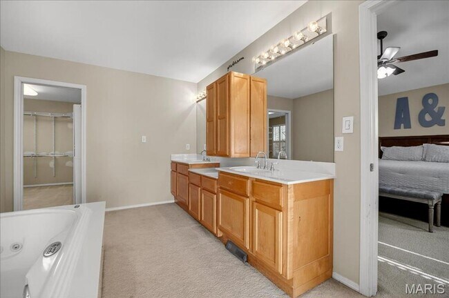 Building Photo - Golf Course Living