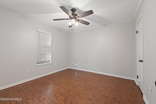 Building Photo - 115 Meadow Glen Dr