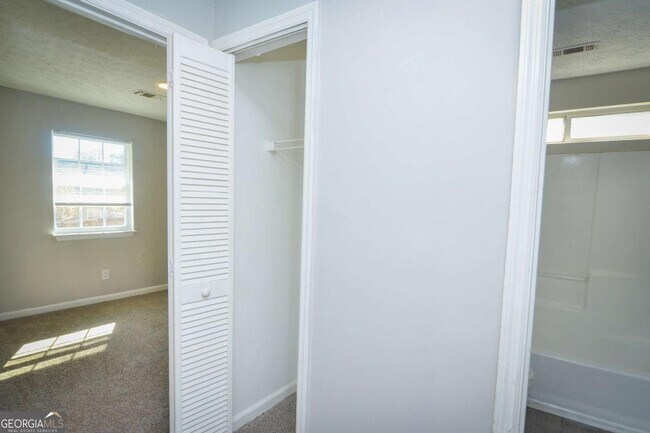 Building Photo - 130 Crystal Brook