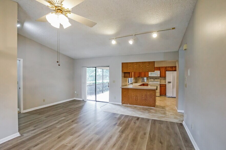 Building Photo - 518 Azure Ave