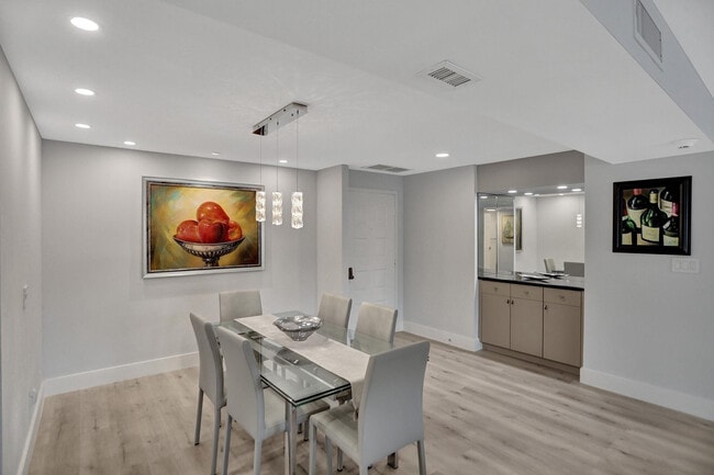Building Photo - 5000 N Ocean Blvd