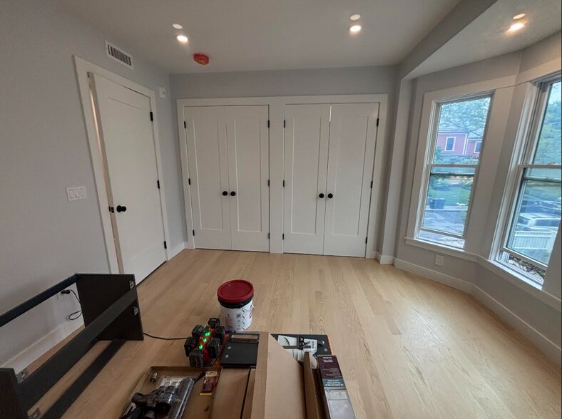Building Photo - 12 Aldersey St