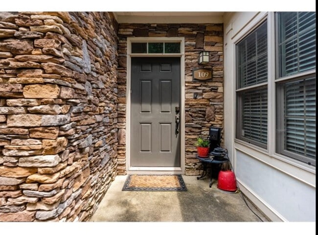 Building Photo - 109 Edgewood Ct