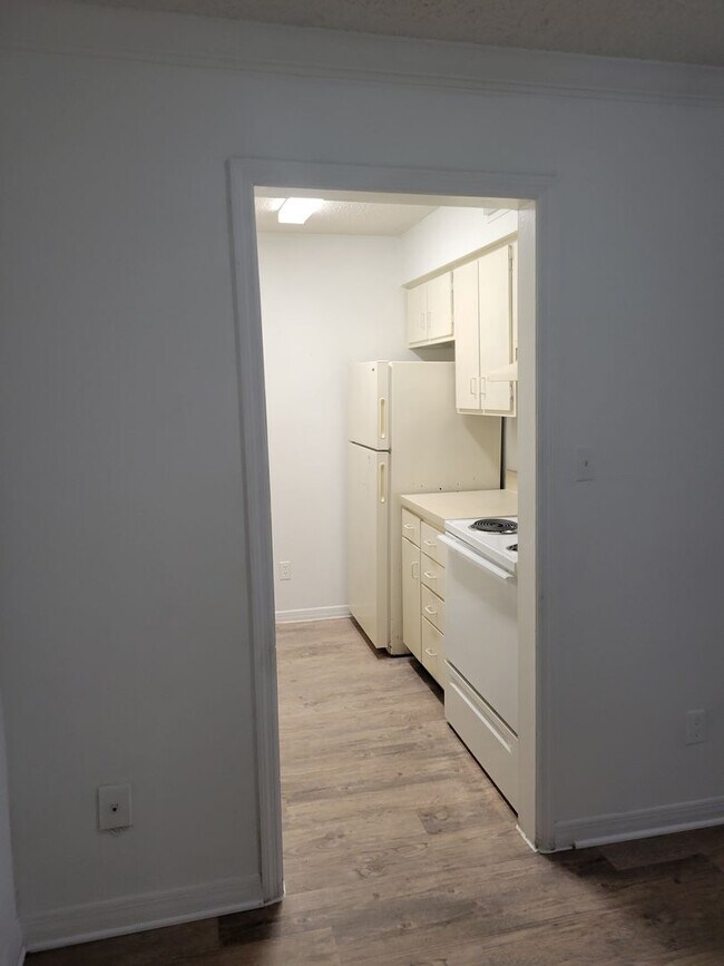 Building Photo - Two bedroom condo
