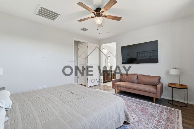 Building Photo - 9854 Thatcher Ave