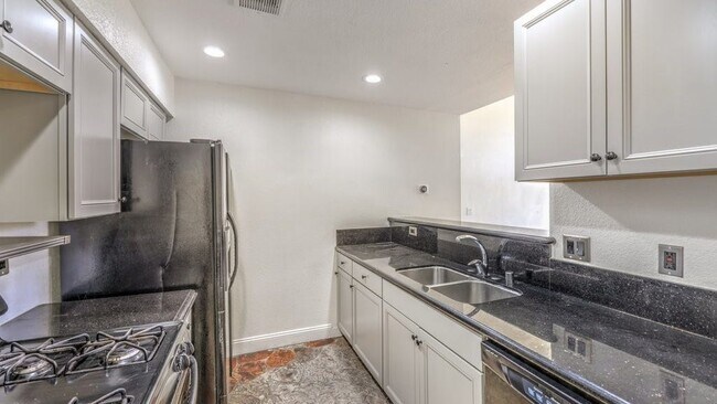 Building Photo - 1425 Bow Creek Ct