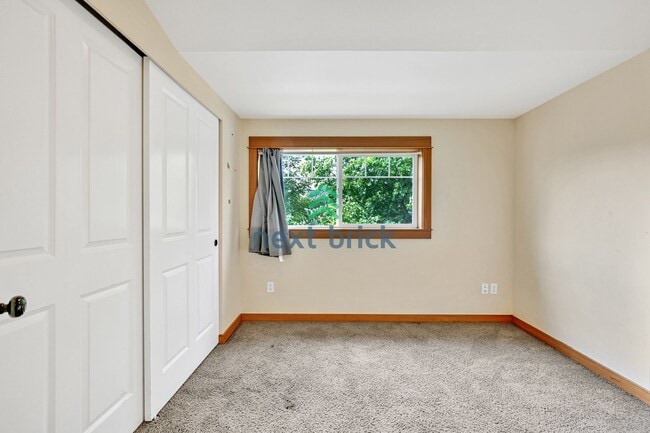 Building Photo - BEAUTIFUL 3 BEDS & 2.5 BATH TOWNHOME FOR RENT