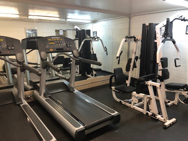 Building Photo - 9s120 Lake Dr