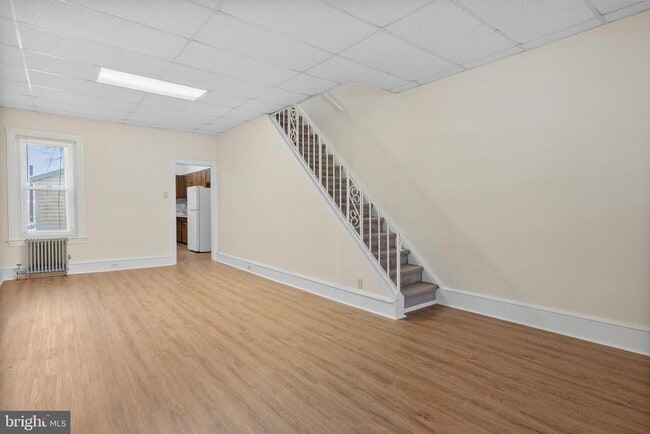 Building Photo - 206 E Elm St