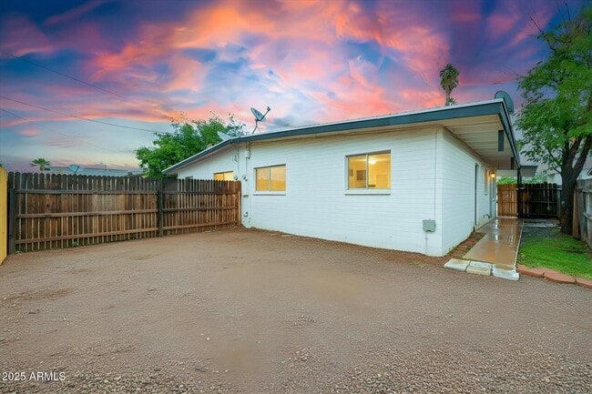 Building Photo - 1102 N April Cir