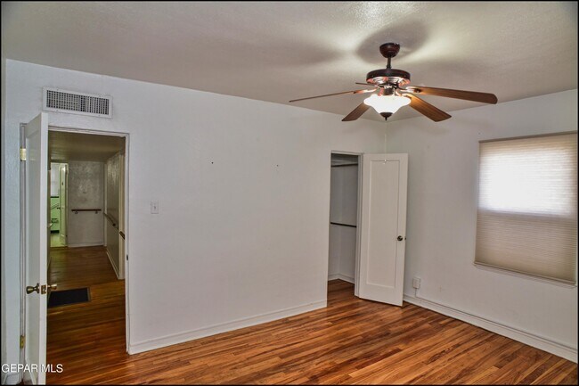 Building Photo - 815 Ellis St