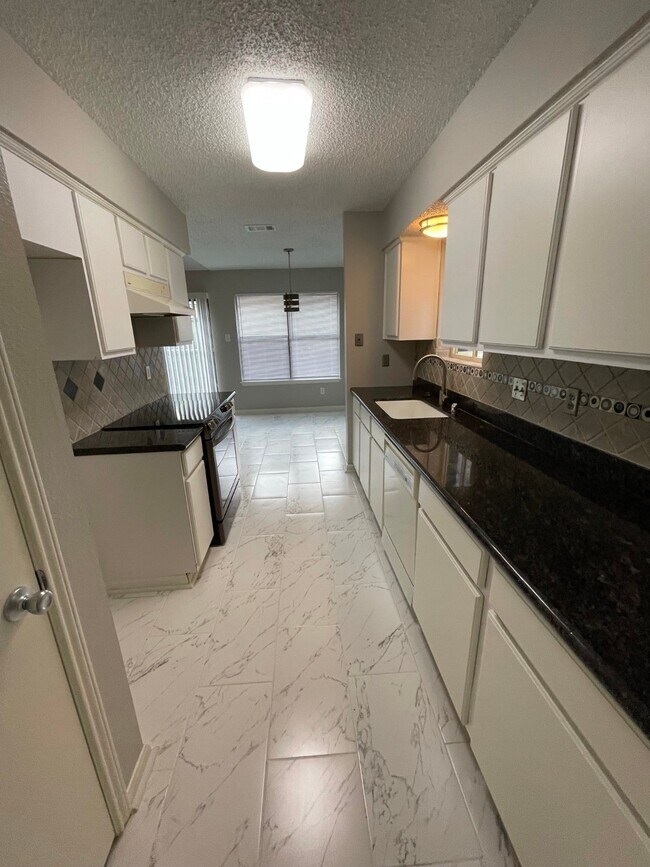 Building Photo - 5003 Spring Forest Dr