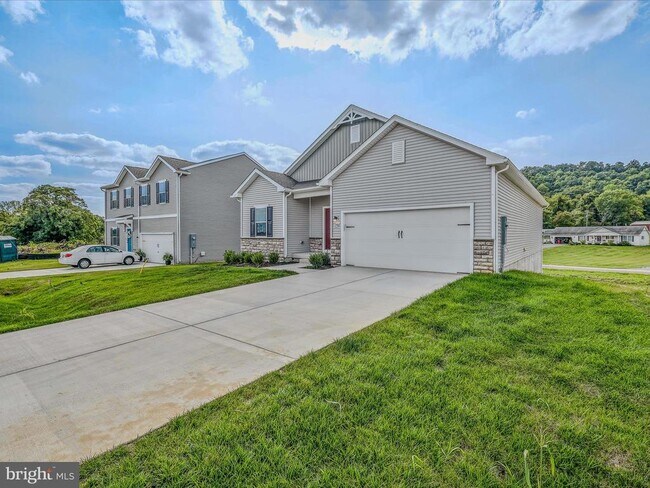 Building Photo - 290 Scoter Rd