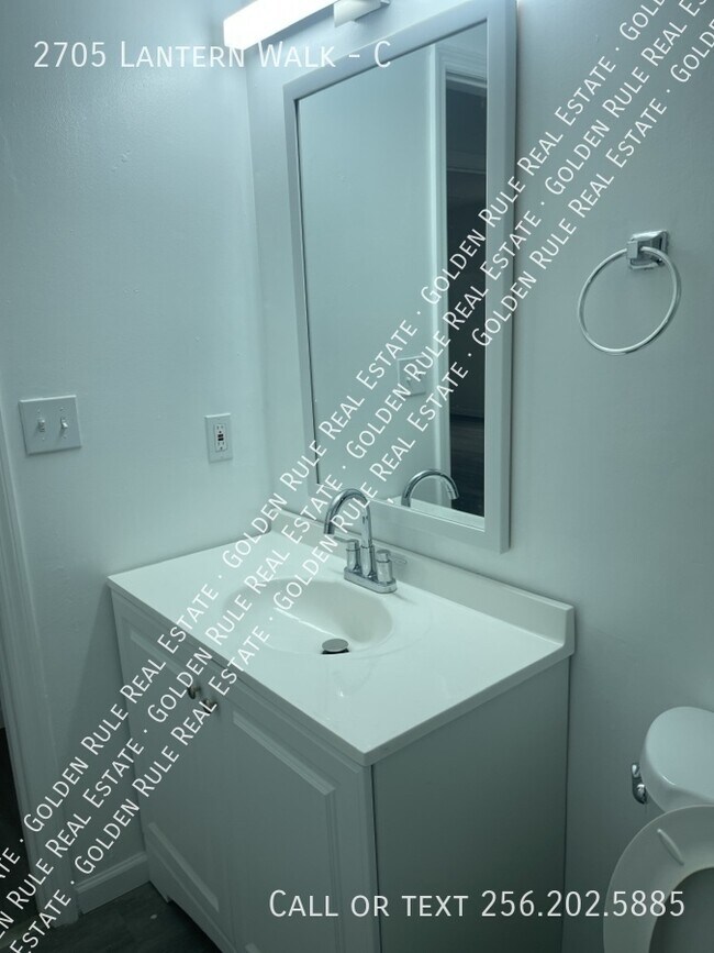 Building Photo - 2705 Lantern Walk SE