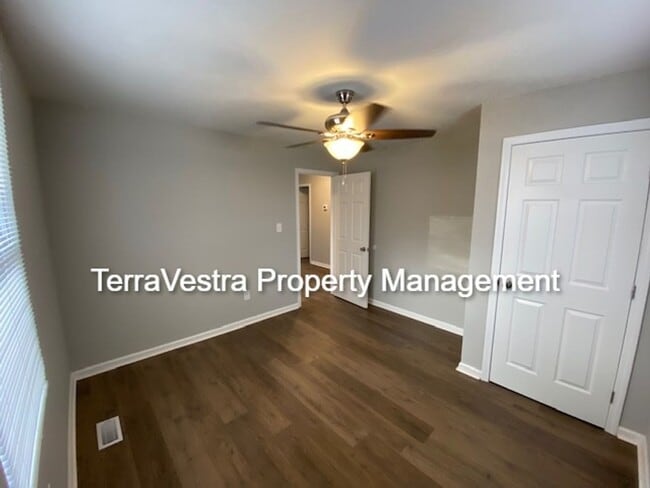 Building Photo - 3 Bed Single Family in Upper Deerfield!