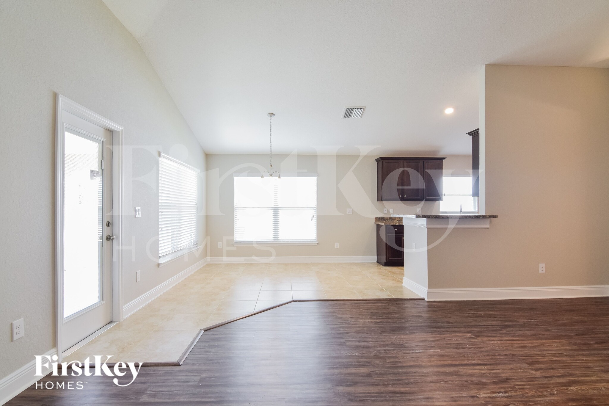 Building Photo - 14503 Dunrobin Dr