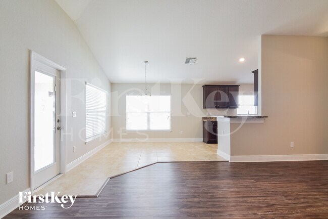 Building Photo - 14503 Dunrobin Dr