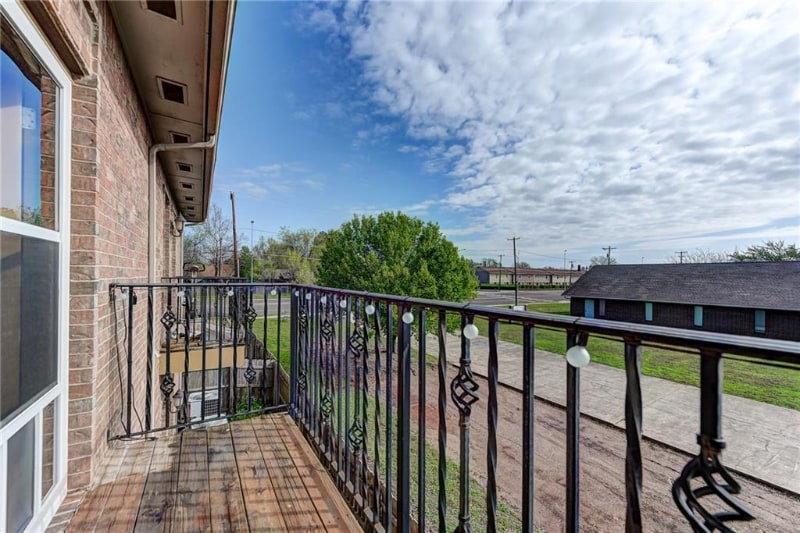 Building Photo - 1812 E Alameda St