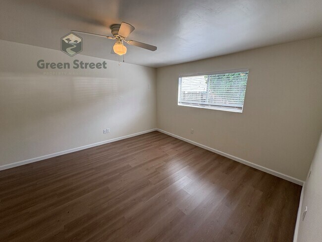 Building Photo - 1719 Oliver Ave