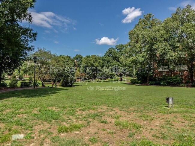 Building Photo - 224 N Poplar St