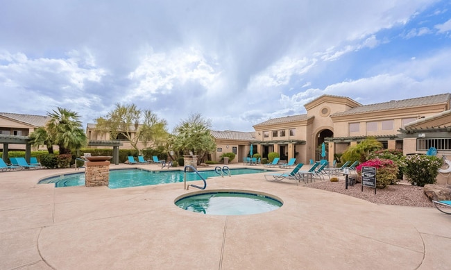 Building Photo - Two Bedrooms/One Bath - Great Location!