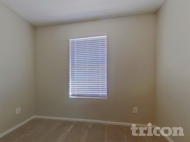 Building Photo - 2640 S 89th Ave